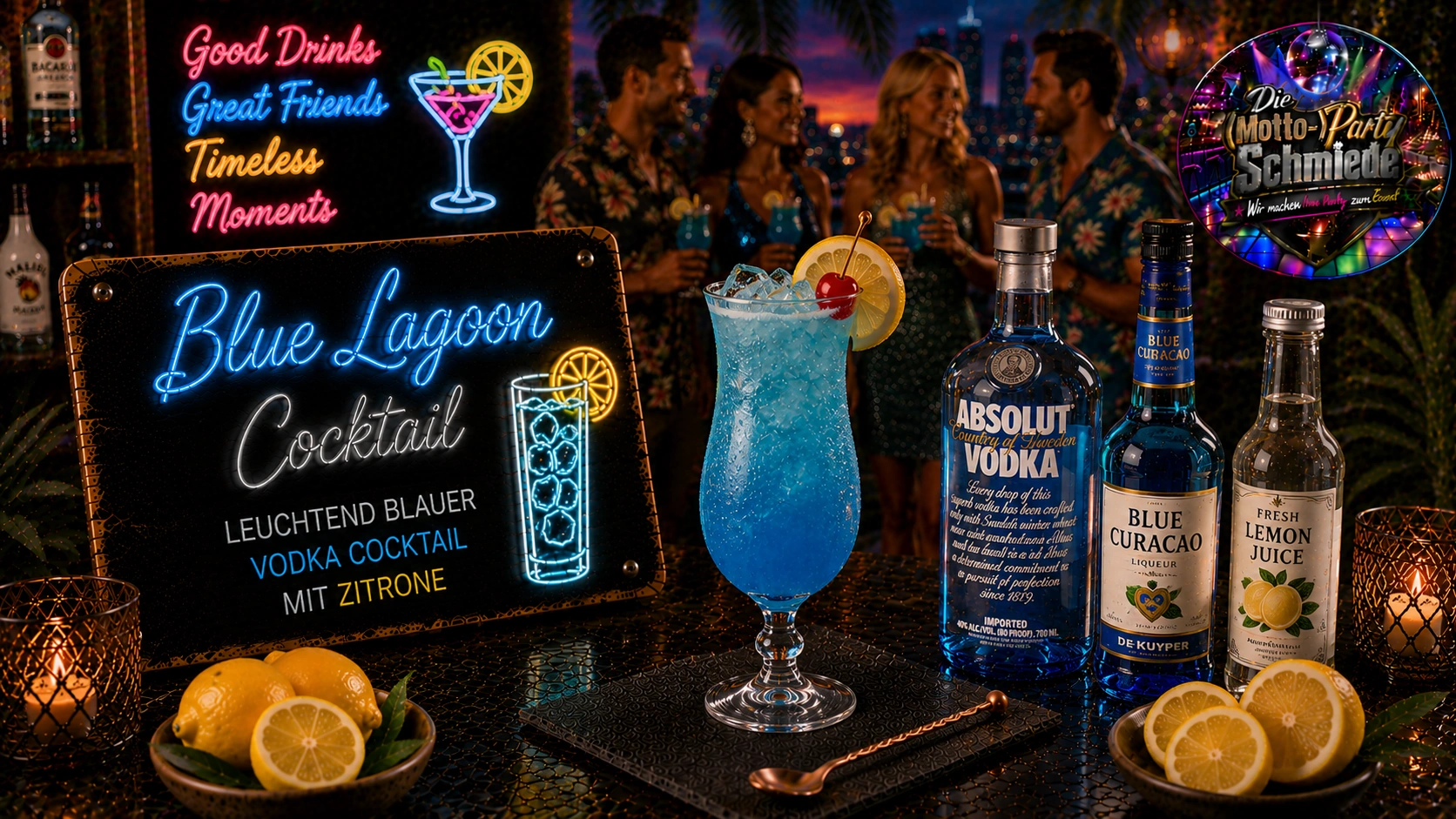 Blue Lagoon Cocktail – Leuchtend blauer Vodka Cocktail mit Zitrone Leuchtend blauer Blue Lagoon Cocktail mit Zitronenscheibe und Eiswürfeln in einem hohen Cocktailglas auf sommerlichem Hintergrund.